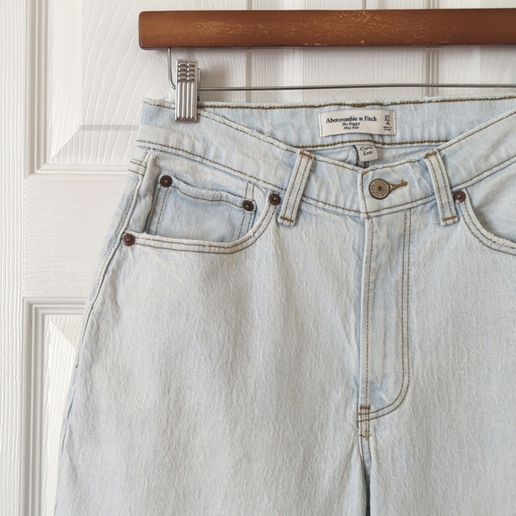 Abercrombie & Fitch Light Wash Baggy Mid Rise Straight Leg Curve Love Jeans 27 - Picture 11 of 14
